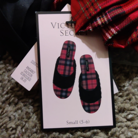 Slippers and dust bag - Picture 5 of 9